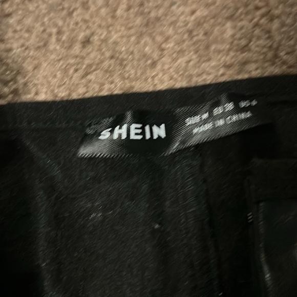 black pleather corset with spaghetti straps - Picture 3 of 4